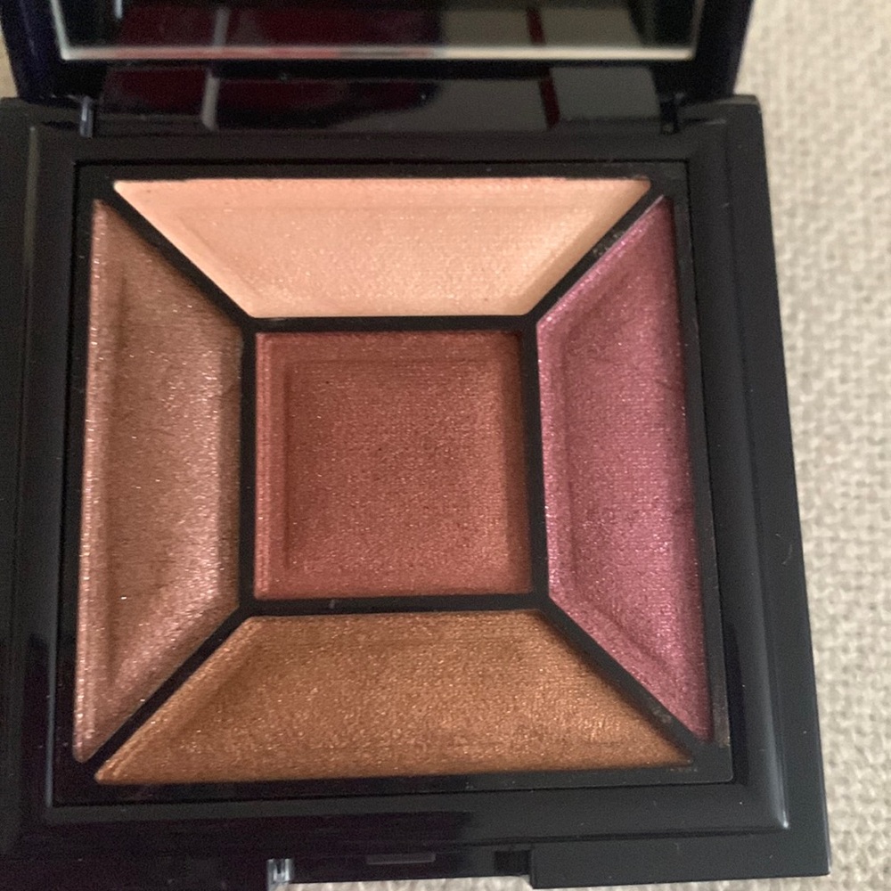 Eyeshadow to go pallet from Estée Lauder